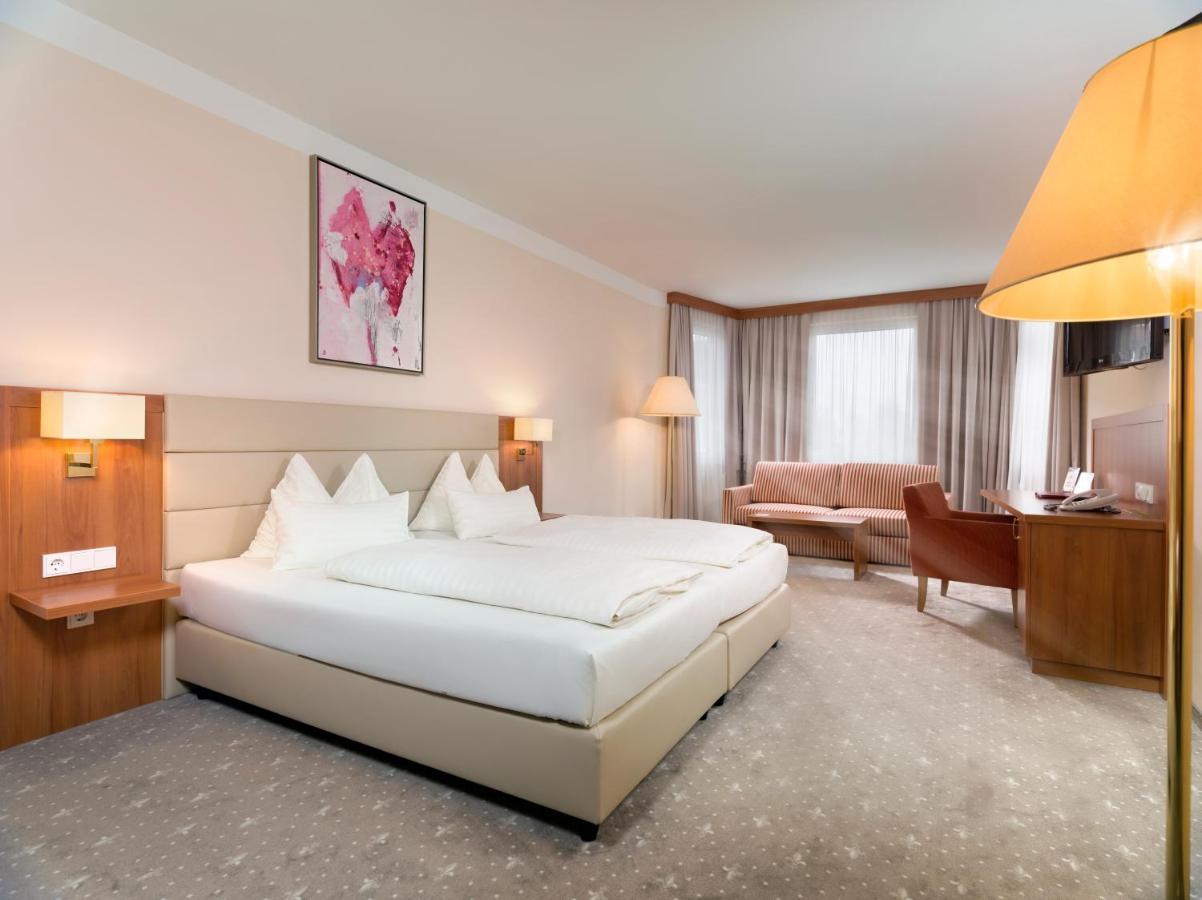 Vergeiner'S Hotel Traube Lienz Bagian luar foto