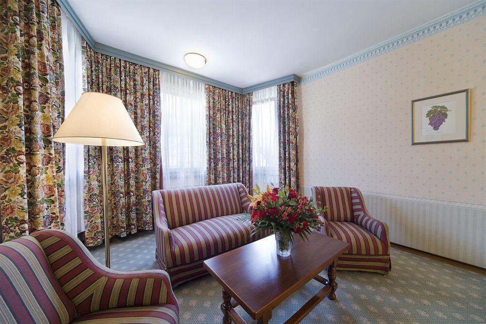 Vergeiner'S Hotel Traube Lienz Bagian luar foto