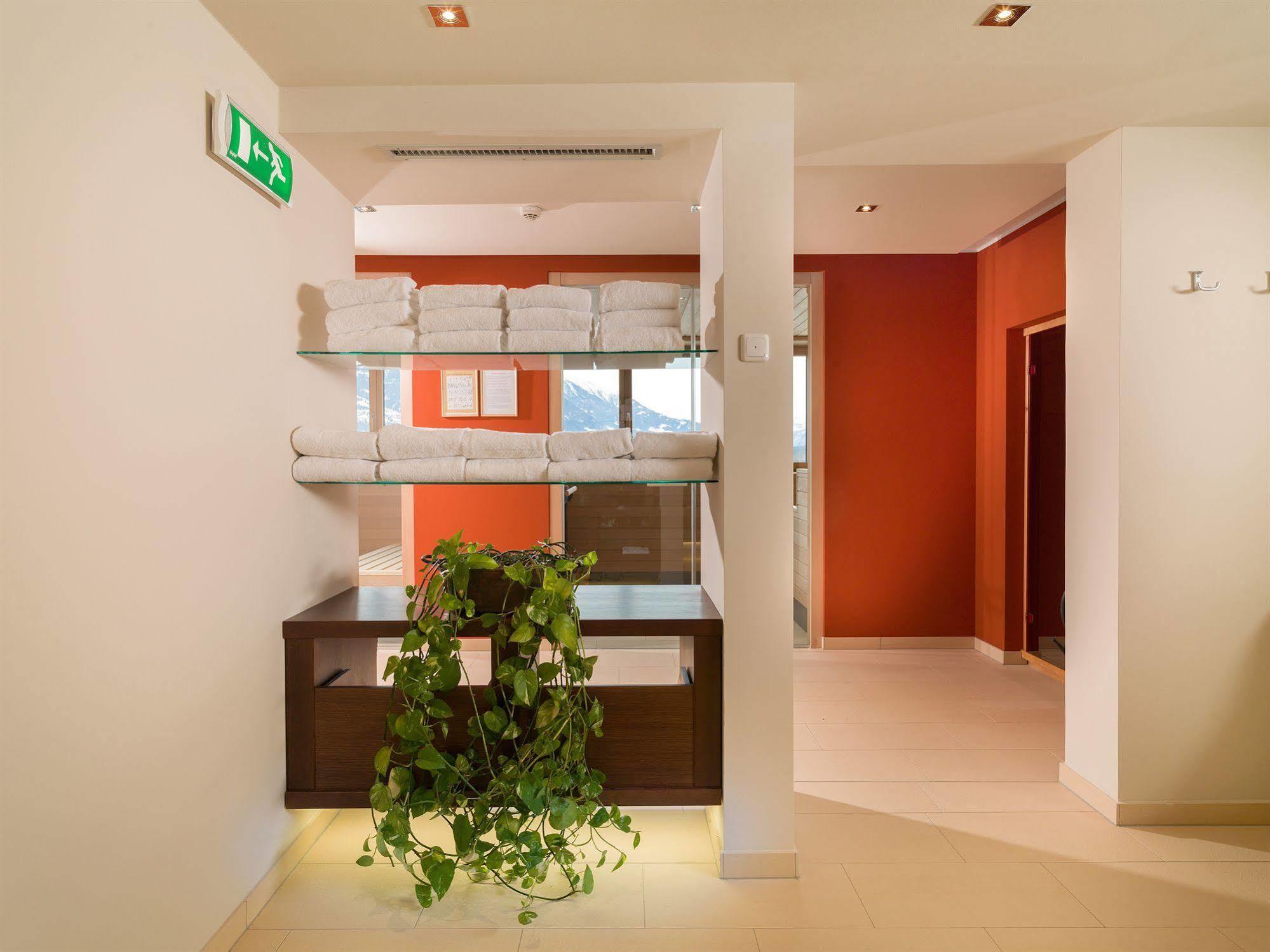 Vergeiner'S Hotel Traube Lienz Bagian luar foto